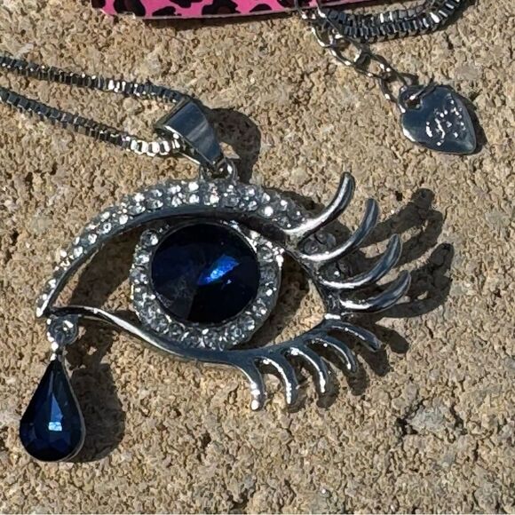 NECKLACE! Betsey Johnson All Seeing Silver and Blue Eye Pendant Necklace BNWT - Picture 5 of 6